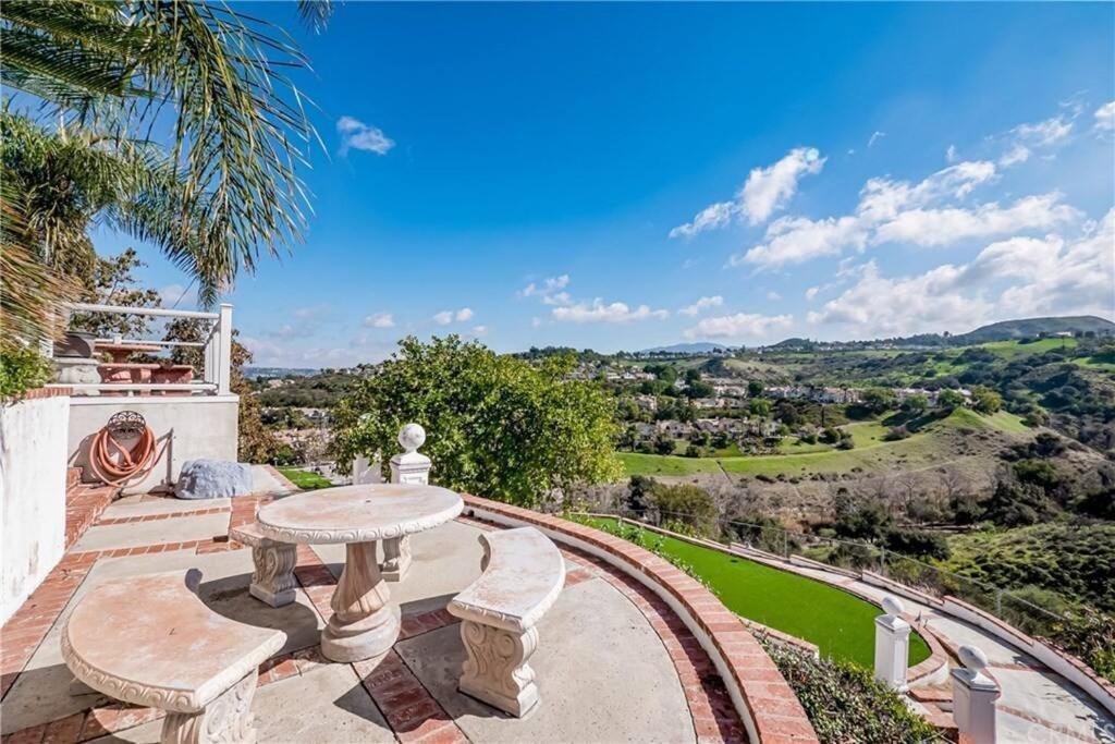 Luxury Hill With Spectacular View *