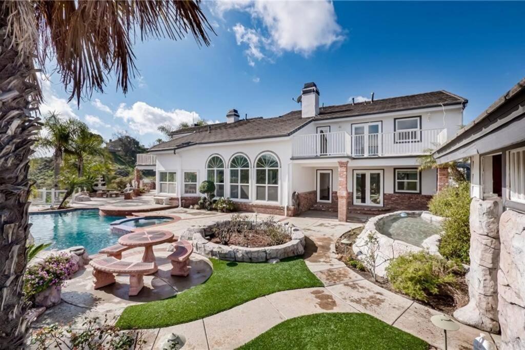 Luxury Hill With Spectacular View Apartment